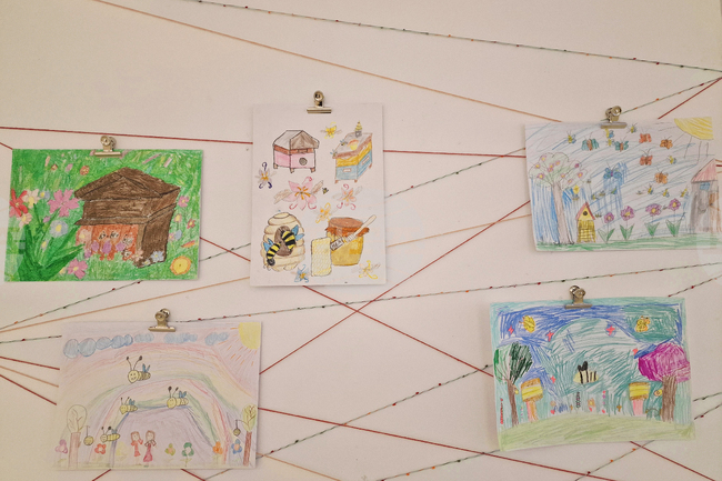 Изложба с рисунки от конкурса „Пчелите – моите приятели“ беше открита в Националното изложение на художествените занаяти в Орешак