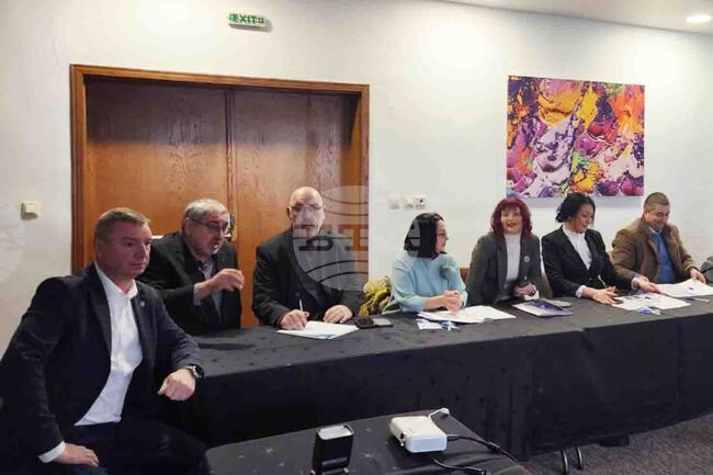 Актуални проблеми в образованието коментираха по време на кръгла маса в Търговище заети в сектора, синдикати и институции