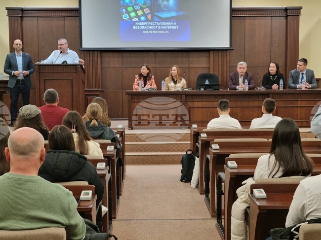 Нова обучителна програма за гимназисти, свързана със съдебните институции и практики, започна в Хасково