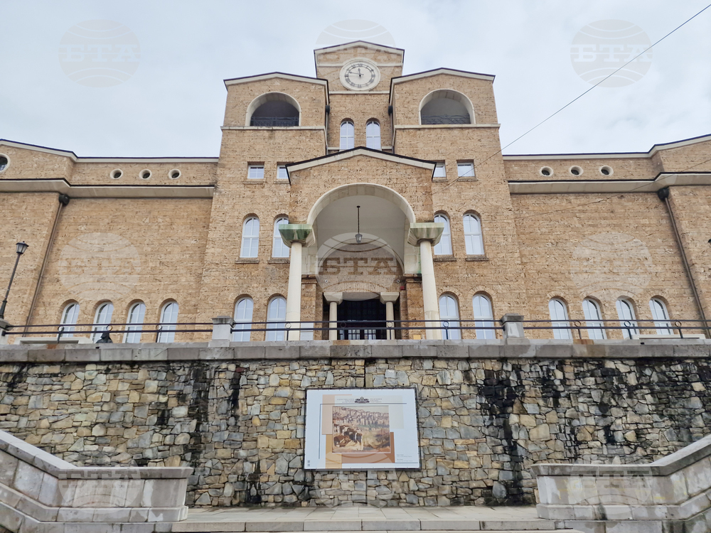 Велико Търново - Изложба с творби на художника Ангел Каранешев