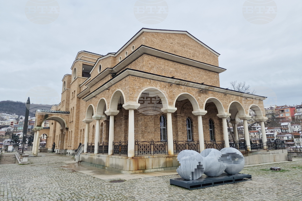 Велико Търново - Изложба с творби на художника Ангел Каранешев