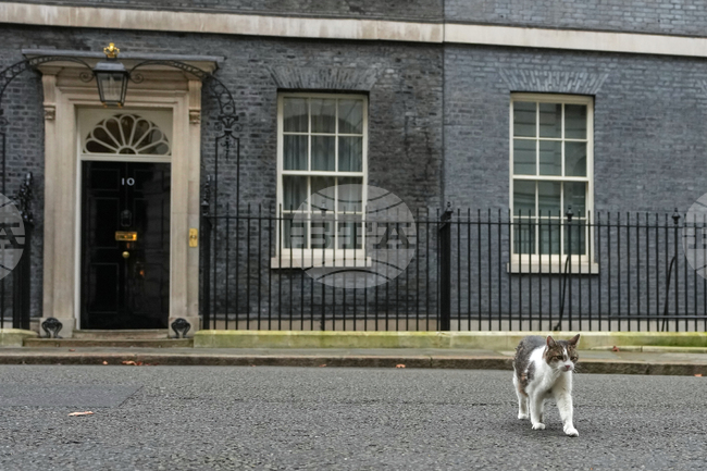 Най-висшият британски държавен служител - секретарят на кабинета - се оттегля от поста