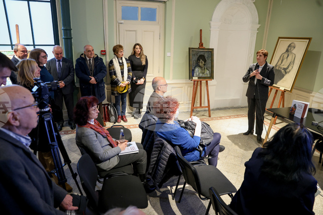 Българската академия на науките събра в албум художествени произведения от колекциите си