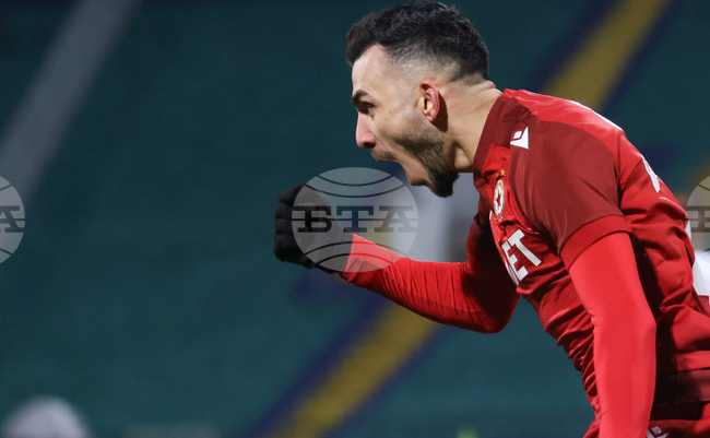 Нападателят на ЦСКА Йоанис Питас бе титуляр за Кипър при победа срещу Молдова в контрола