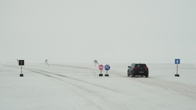 В Естония беше официално открит 20-километров път по повърхността на замръзнало море