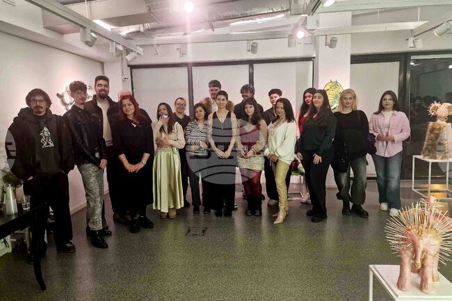 Пътят в керамиката изисква пълна отдаденост, каза проф. Моника Попова на откриването на изложбата „Черно 2“ 