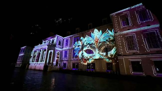 АТА: Карнавалът в Шкодра, Северна Албания, започна със светлинно шоу върху фасадата на кметството