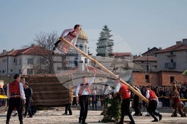 Село Попинци - фолклорен фестивал - въртяжка