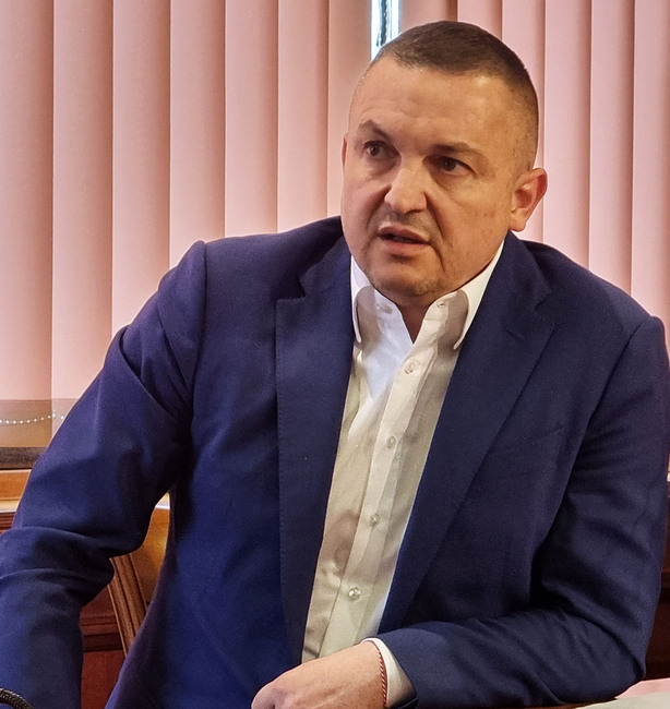 Кметът на Варна призова министъра на туризма да отмени схемата за поставяне на преместваеми обекти в „Златни пясъци“