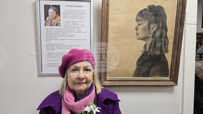 Росица Кадиева представи ретроспективна изложба "Рисунки и текстил" в плевенската галерия "Творителница О'Писменехъ!"