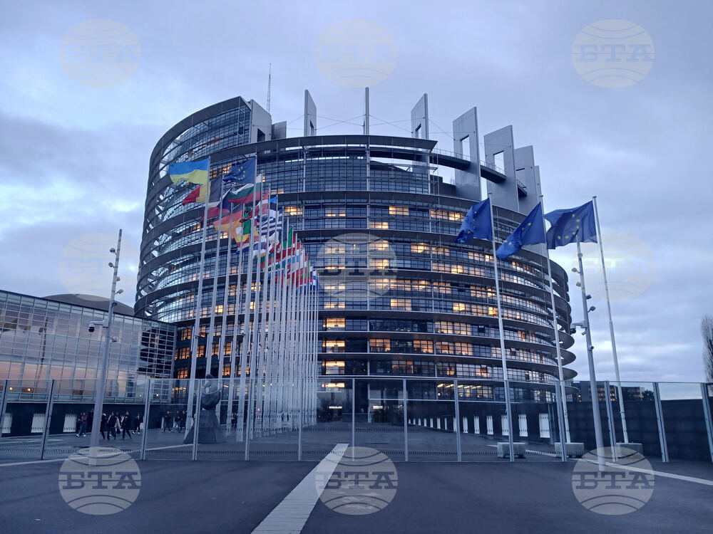 European Defence Commissioner Kubilius Calls for Defence Union as Parliament Backs Faster Asylum Rules