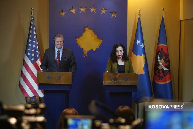 КосоваПрес: Президентът на Косово и специалният пратеник на САЩ за Западните Балкани очакват положителен резултат от срещата в Охрид утре