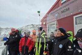 Антарктида - 34-та българска антарктическа експедиция - българска антарктическа база „Св. Климент Охридски“ - лаборатория - ОАЕ