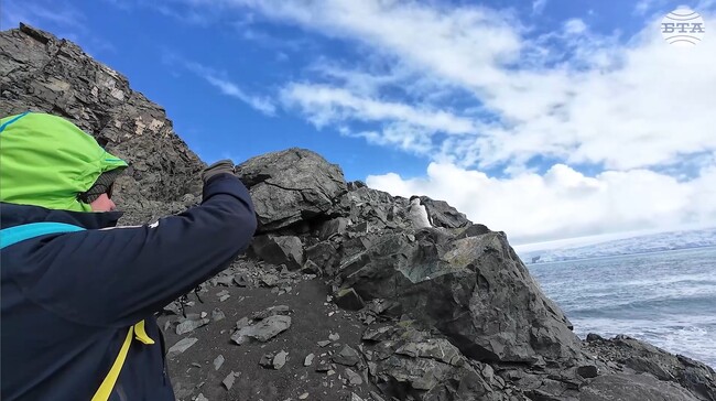 Показваме работата на българските учени в Антарктида и това, с което допринасят за човечеството, каза за БТА журналистът Живко Константинов