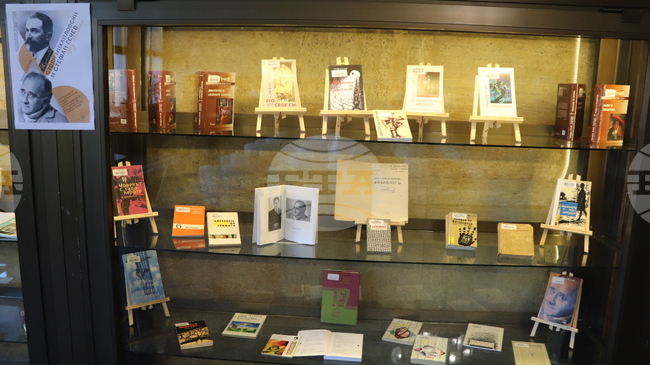 Русенската библиотека подреди изложба с документи и снимки за Стоян Михайловски и Стефан Гечев по повод 138-та си годишнина