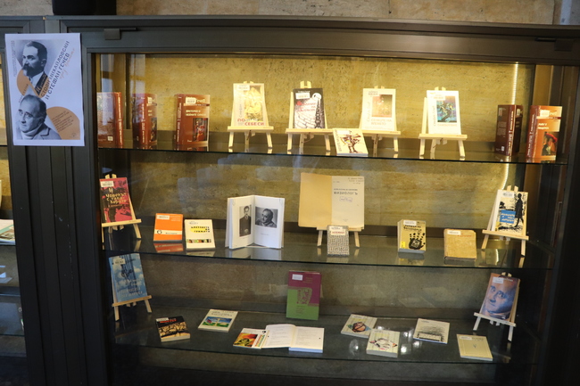 Русенската библиотека подреди изложба с документи и снимки за Стоян Михайловски и Стефан Гечев по повод 138-ата си годишнина