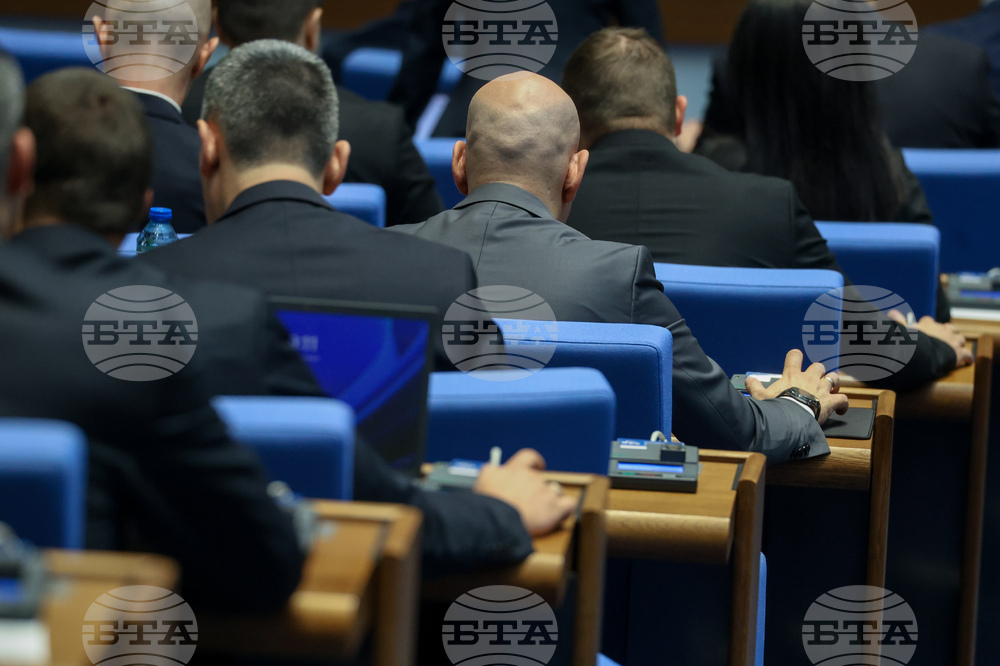 Какви бяха реакциите на депутатите след изслушването за „Петрохан" - от подозрения, че службите не са си свършили работата до политически нападки и обиди 