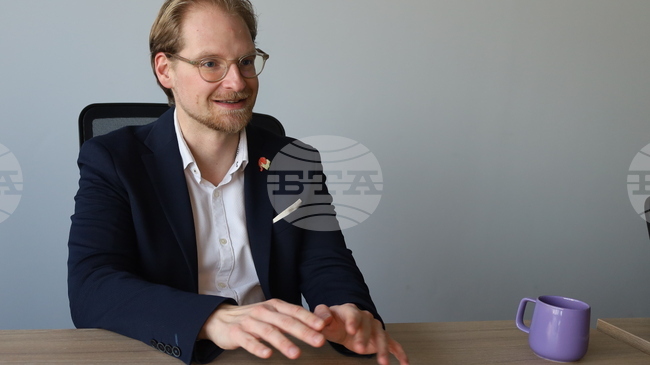 Българин от Букурещ прави музика чрез изкуствен интелект; създаде песен и за БТА 