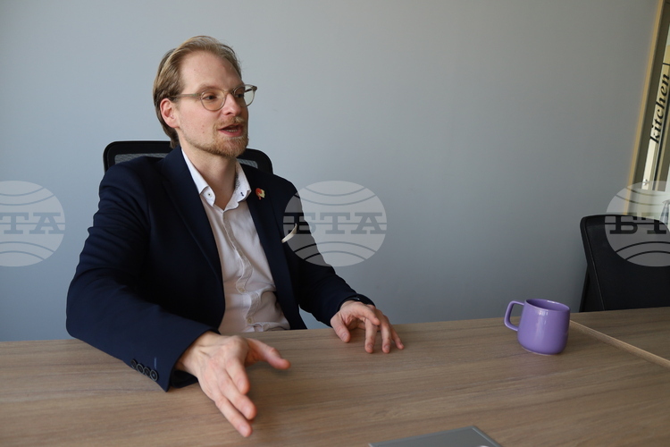 Bulgarian in Bucharest Creates Music Using AI, Composes Song for BTA