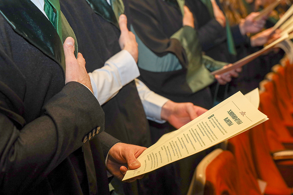 В Медицинския университет - София завършва випускът на анестезиолозите