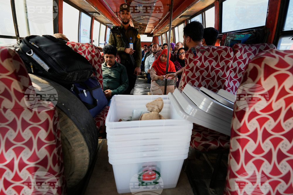 Бангладеш гласува утре на референдум относно пакет от реформи, целящи да укрепят демокрацията, както и на парламентарни избори