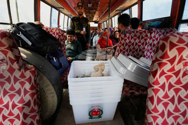 Бангладеш гласува утре на референдум относно пакет от реформи, целящи да укрепят демокрацията, както и на парламентарни избори