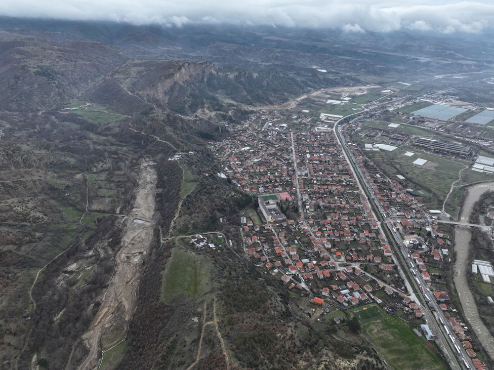АПИ: Три големи моста и два тунела ще има на обходния път на Кресна