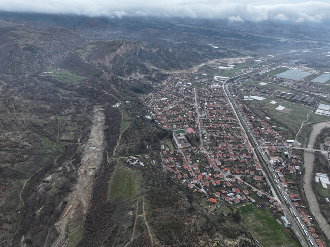 Kresna Town Bypass on Struma Motorway Takes Shape with Bridges and Tunnels
