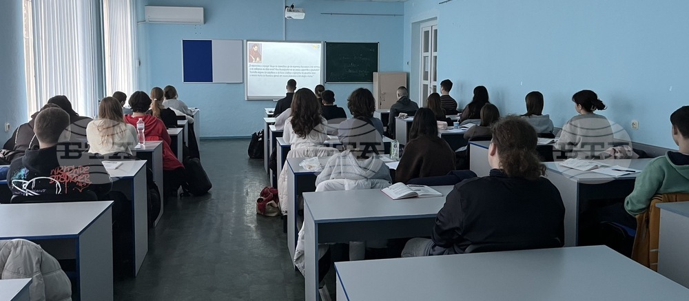 Ученици от Българското неделно училище „Българска светлица“ в Украйна изучаваха „История славянобългарска“ и „Под игото“