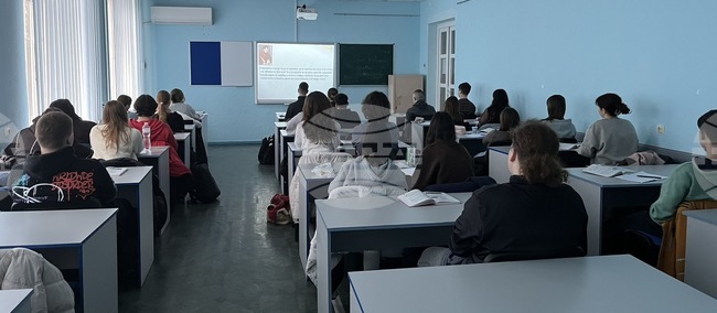 Ученици от Българското неделно училище „Българска светлица“ в Украйна изучаваха „История славянобългарска“ и „Под игото“