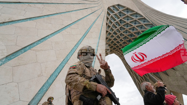 Революционната гвардия започна военни учения в Ормузкия проток, съобщи иранската държавна телевизия