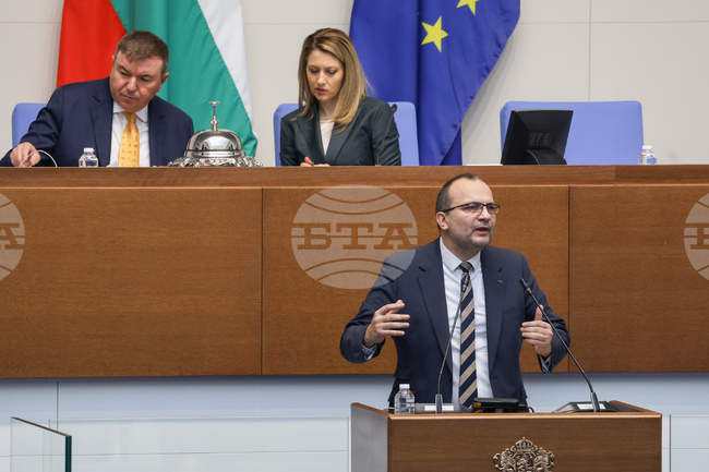 При регистрация за участие в избори Комисията по досиетата ще получава информация с трите имена, ЕГН и от коя политическа сила е кандидатът