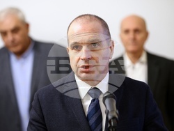 Гроздан Караджов - железопътни превози - договори - подписване