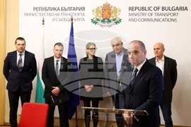 Гроздан Караджов - железопътни превози - договори - подписване