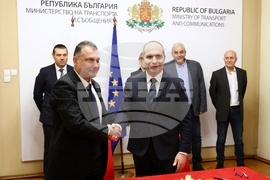 Гроздан Караджов - железопътни превози - договори - подписване