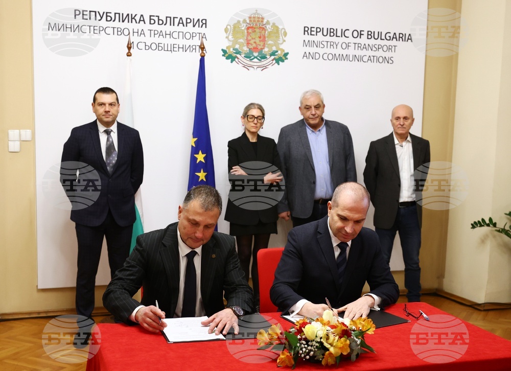 Outgoing Transport Minister Karadjov Signs 12-Year Passenger Rail Transport Contracts 