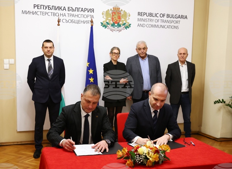 Outgoing Transport Minister Karadjov Signs 12-Year Passenger Rail Transport Contracts