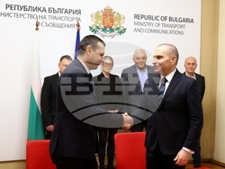 Гроздан Караджов - железопътни превози - договори - подписване