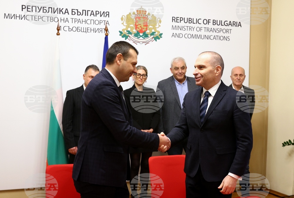 Гроздан Караджов - железопътни превози - договори - подписване