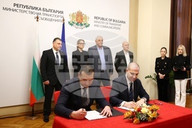 Гроздан Караджов - железопътни превози - договори - подписване