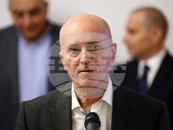 Гроздан Караджов - железопътни превози - договори - подписване