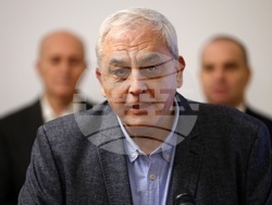 Гроздан Караджов - железопътни превози - договори - подписване