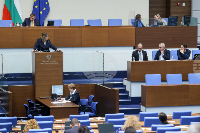 Ценови шок в хранителните продукти не се наблюдава, не се констатират и забранени споразумения в сектора, заявиха от КЗП и КЗК 