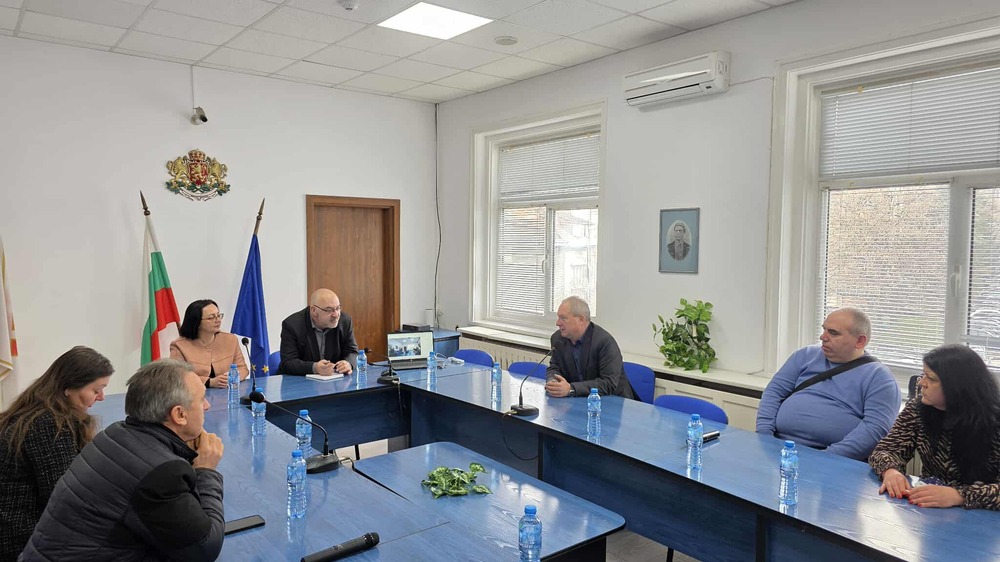 В пощенските станции в Търговищко затрудненията с големите количества монети вече са преодолени, съобщиха на заседанието на координационния център за еврото