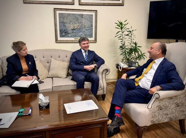 АПП: Министърът на климатичните промени на Пакистан обсъди сътрудничеството в областта на околната среда с посланика на Казахстан 