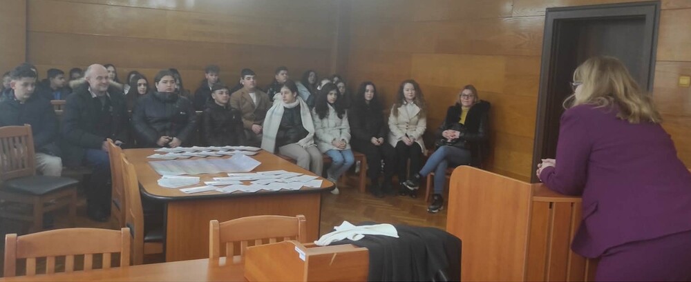 Председателят на Окръжния съд в Търговище прие ученици от две училища в рамките на образователна програма по право