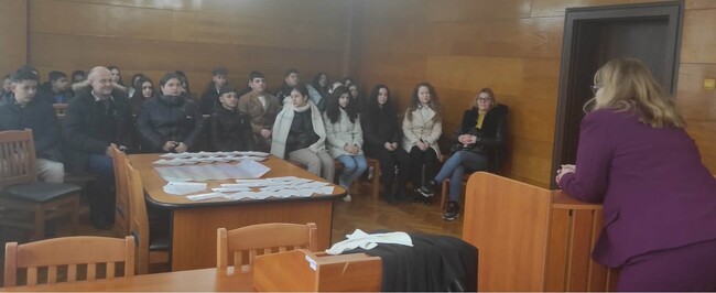 Председателят на Окръжния съд в Търговище прие ученици от две училища в рамките на образователна програма по право