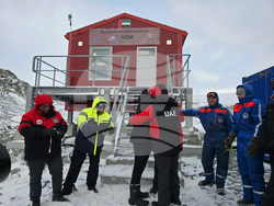 Antarctica - 34th Bulgarian Antarctic Expedition - Bulgarian Antarctic Base St. Kliment Ohridski - Laboratory - UAE