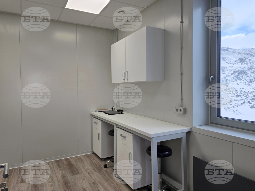 Antarctica - 34th Bulgarian Antarctic Expedition - Bulgarian Antarctic Base St. Kliment Ohridski - Laboratory - UAE