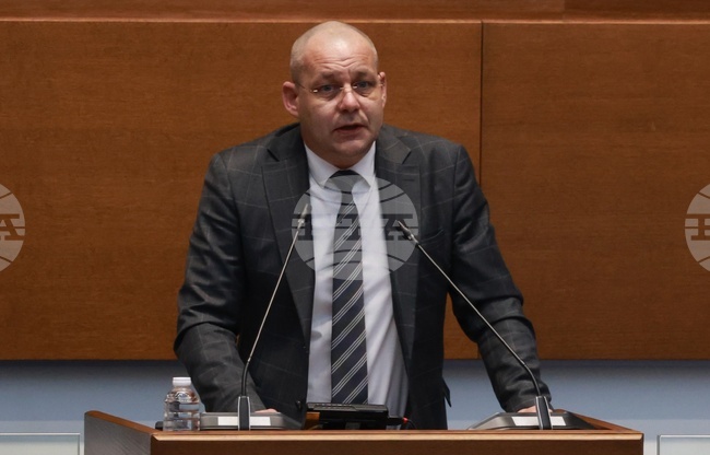 Разпоредена е проверка на издаването на разрешителни за оръжия по случая „Петрохан“, заяви директорът на ГДНП